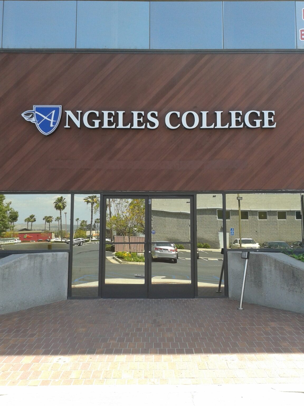 Admissions & Aid | Angeles College